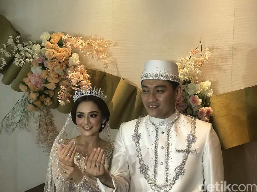 Ifan Seventeen dan Citra Monica resmi menikah