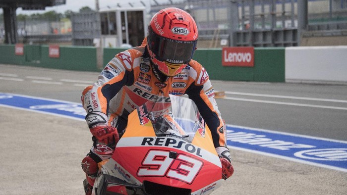 LE MANS, FRANCE - MAY 14: Marc Marquez of Spain and Repsol Honda Team
 returns  in box during the MotoGP of France - Practice at  on May 14, 2021 in Le Mans, France. (Photo by Mirco Lazzari gp/Getty Images)