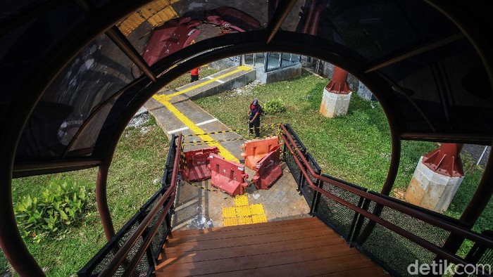 Melihat Kondisi Terkini Pembangunan JPO Tapal Kuda Tanjung Barat Jembatan penyeberangan orang (JPO) telah dibangun di Jalan Layang Tapal Kuda, Tanjung Barat. Begini kondisi terkini pembangunan JPO tersebut.