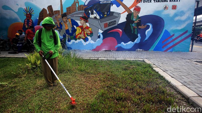 Melihat Kondisi Terkini Pembangunan JPO Tapal Kuda Tanjung Barat Jembatan penyeberangan orang (JPO) telah dibangun di Jalan Layang Tapal Kuda, Tanjung Barat. Begini kondisi terkini pembangunan JPO tersebut.