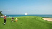 Salah satu lapangan golf terbaik dan terkemuka di Asia itu adalah Ria Bintan Golf Club secara konsisten dinobatkan sebagai lapangan golf terbaik di Asia dan Indonesia.  Ini juga menjadi yang pertama di Indonesia meraih sertifikasi bertaraf Internasional. Foto: dok. Ria Bintan Golf
