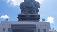 Patung Garuda Wisnu Kencana memiliki tinggi 120.9 meter dan lebar 64 meter