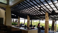 Restoran dimana pengunjung bisa menikmati welcome drink sekaligus pemandangan dari ketinggian