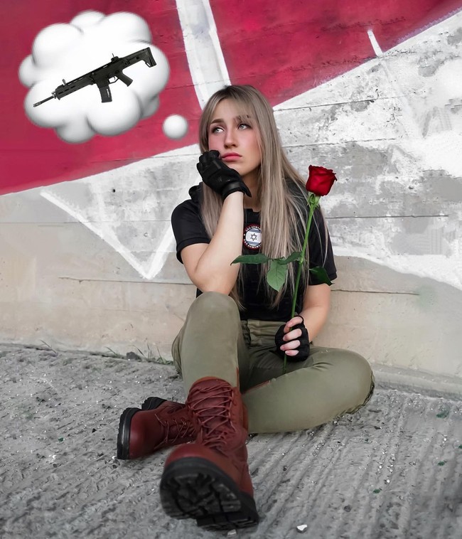 Kepada Rolling Stone, Profesor antropologi budaya Rebecca Stein mengatakan jika militer Israel memang sering mengagungkan tentara cantik mereka sebagai simbol negara. Namun hal ini belum tentu membuahkan hasil mengingat lebih banyak orang yang simpati pada Palestina. Kami lihat konten dan pesannya dikerdilkan oleh (besarnya) skala penggunaan media sosial (untuk mendukung) Palestina dan solidaritas global, ujarnya. Foto: Instagram @callsignwaifu