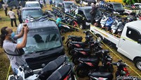 Total barang bukti sebanyak 360 unit sepeda motor dan mobil.
