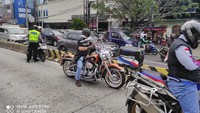 Peristiwa ini terjadi pada pukul 12.37 WIB, Sabtu (29/5/2021) di Jl KH Hasyim Ashari, Cideng, Jakarta Pusat. Telihat kondisi lalu lintas di jalan cukup padat sementara di buway hanya pengendara moge.  (Dok. TMC Polda Metro).