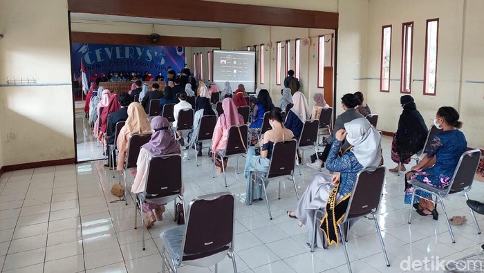 Perpisahan SMA di Cimahi dihentikan satgas