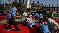 Dalam kegiatan itu juga dilakukan edukasi tentang Restorasi Kerang Hijau di Laut Ancol yang dihadiri Direktorat Konservasi dan Keanekaragaman Hayati Direktorat Jenderal Pengelolaan Ruang Laut serta Direktorat Kawasan dan Kesehatan Ikan Direktorat Jenderal Perikanan Budidaya Kementerian Kelautan dan Perikanan (KKP).