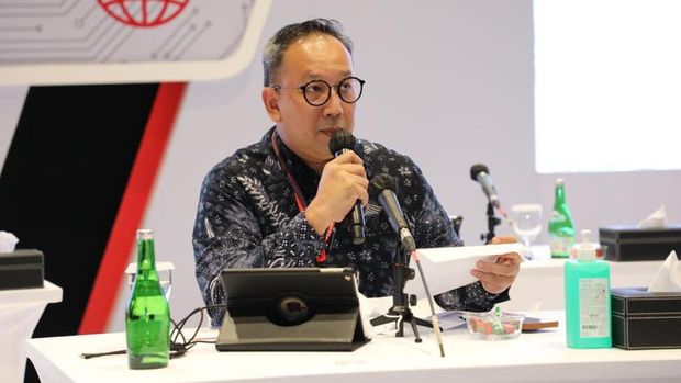 Senior Vice President Corporate Communication & Investor Relations Telkom Indonesia Ahmad Reza