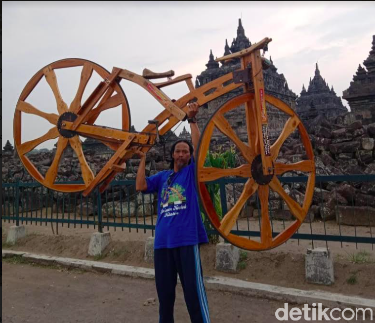Sepeda onthel raksasa di Klaten