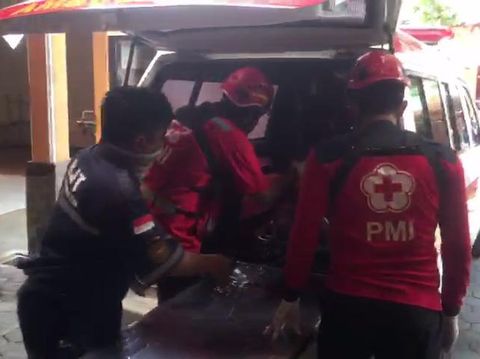 tekinisi hotel ibis malang tewas dibawa ke RSU dr Syaiful Anwar