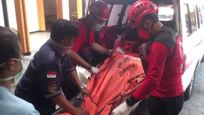 tekinisi hotel ibis malang tewas dibawa ke RSU dr Syaiful Anwar
