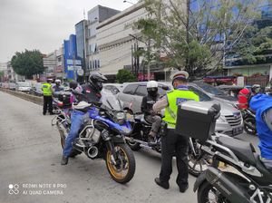Polisi Cek CCTV Buru 4 Pengemudi Moge yang Kabur Usai Terobos Busway