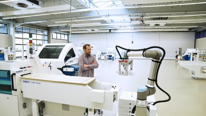 Perusahaan teknologi Universal Robot (UR) memperkenalkan collaboritve robots (cobot) UR10e yang mampu mengangkat muatan sebesar 25% lebih tinggi, namun dibanderol dengan harga yang tidak berubah.