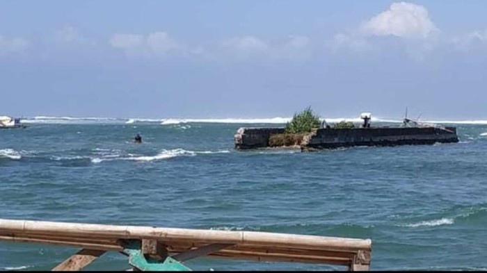 11 wisatawan dan pemancing terjebak di eks dermaga Bagal Batre Sukabumi