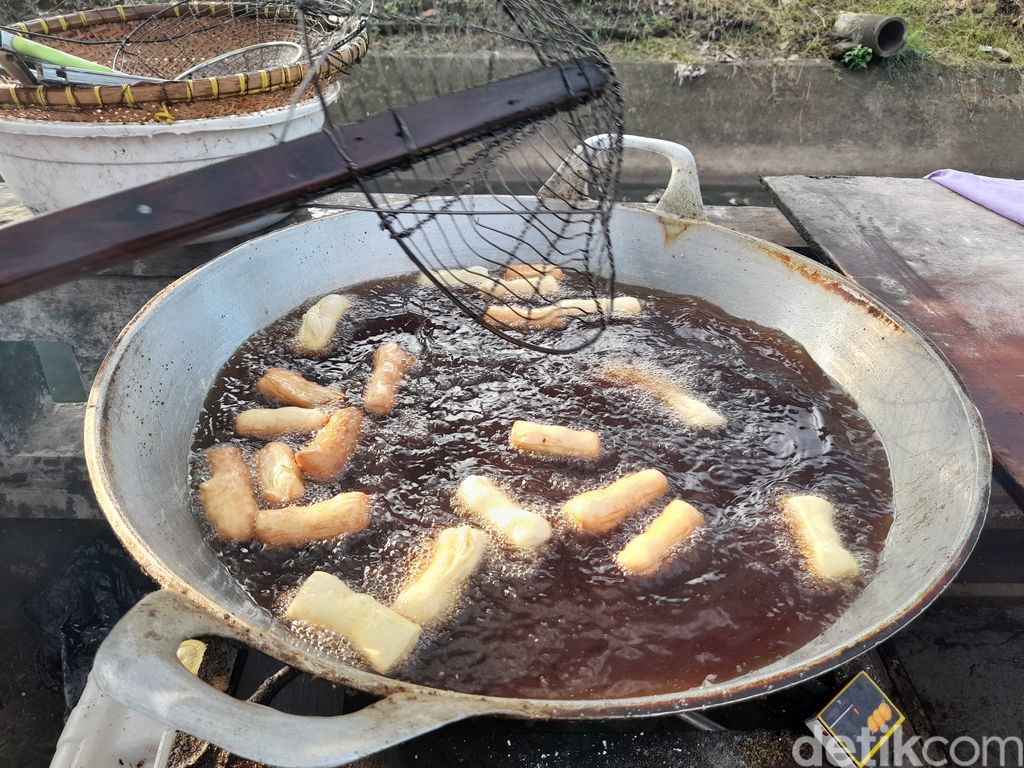 Sebelum Tenar Sebagai Odading, Jajanan Ini Disebut Kontol Pesok