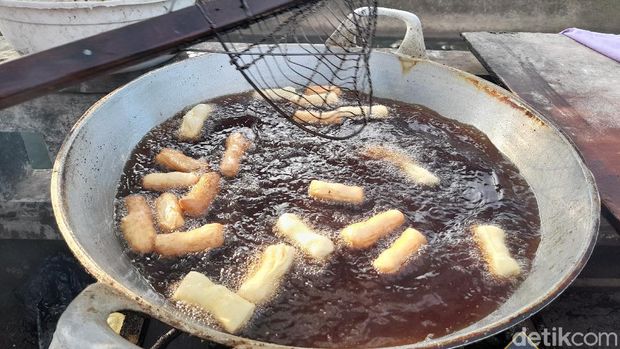 Sebelum Tenar Sebagai Odading, Jajanan Ini Disebut Kontol Pesok