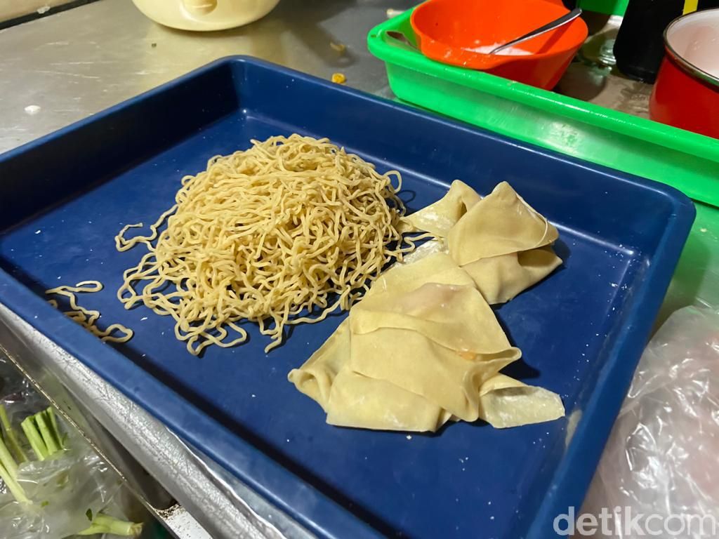 Bakmi Bangka Enak Murah, Ada yang di Dalam Tempat Cuci Mobil