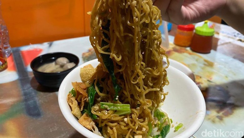 Bakmi Bangka Enak Murah, Ada yang di Dalam Tempat Cuci Mobil Bakmi Bangka Enak Murah, Ada yang di Dalam Tempat Cuci Mobil