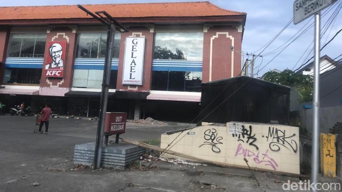 Deretan Ruko Tutup di Bali
