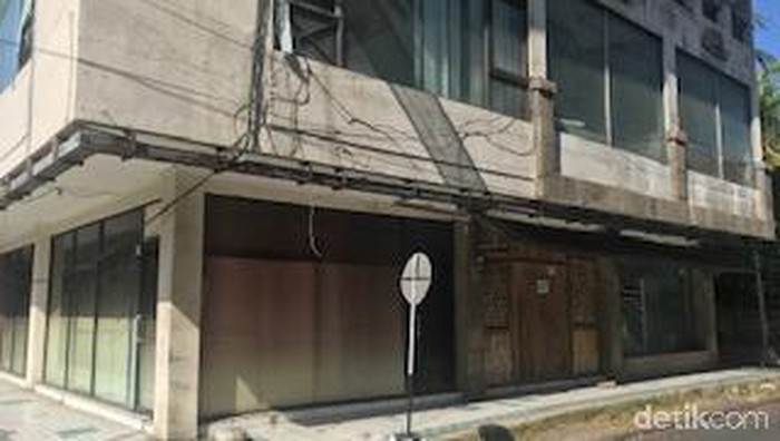 Deretan Ruko Tutup di Kwasan Kuta