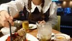 10 Pose Kece YoonA SNSD yang Awet Muda Saat Nongkrong di Kafe