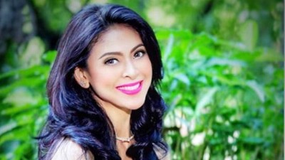 10 Potret Juara Puteri Indonesia Pertama, Cantik Awet Muda di Usia 49