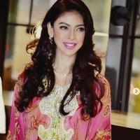 Tak kalah awet muda, Puteri Indonesia 1992, Indira Paramarini Soediro juga memiliki penampilan yang masih tak kalah dari para ABG. Walaupun sudah berusia 50 tahun namun Indira masih terlihat begitu mempesona. Gayanya pun selalu stylish dan kekinian. Foto: Instagram/@ms.indirasoediro