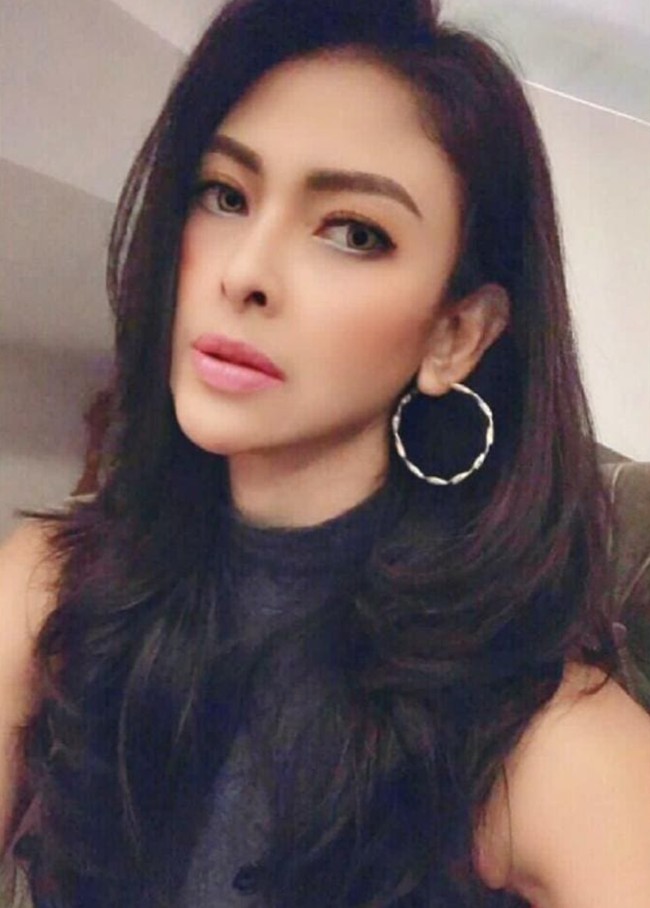 Namun tak berapa lama ia dipulangkan ke Tanah Air karena keikutsertaannya di Miss Universe menuai kecaman. Kala itu masyarakat protes dengan sesi yang mengharuskan kontestannya memakai bikini. Foto: Instagram/@ms.indirasoediro