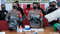 Jejak AA sempat terekam kamera CCTV di hotel. Pelaku datang ke hotel tersebut seorang diri, setelah janjian dengan IW via aplikasi MiChat.