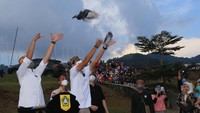Anugerah Desa Wisata Indonesia 2021 merupakan salah satu program pengembangan kepariwisataan Indonesia oleh Kementerian Pariwisata dan Ekonomi Kreatif untuk mewujudkan visi Indonesia sebagai Negara Tujuan Pariwisata Berkelas Dunia, Berdaya Saing, Berkelanjutan dan Mampu Mendorong Pembangunan Daerah dan Kesejahteraan Rakyat.