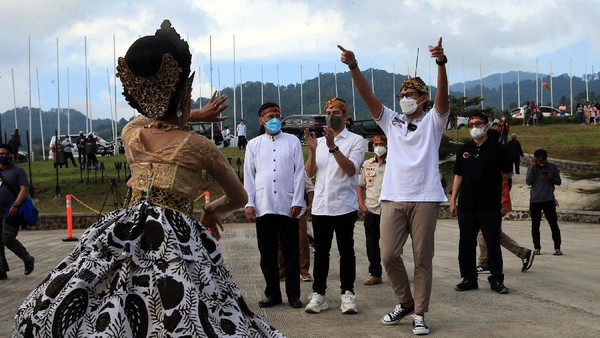 Acara Anugerah Desa Wisata Indonesia 2021 akan mengusung 7 kategori penilaian bagi desa wisata pendaftar, diantaranya : CHSE, desa digital, souvenir (kuliner, fesyen, kriya), daya tarik wisata (alam, budaya, buatan), konten kreatif, homestay dan toilet. Dimana kategori tersebut diharapkan mampu mendorong berkembangnya desa wisata menjadi wisata berkelanjutan dan sebagai bahan untuk meningkatkan kualitas yang dapat diikuti oleh semua desa di Indonesia. Acara Anugerah Desa Wisata Indonesia 2021 akan mengusung 7 kategori penilaian bagi desa wisata pendaftar, diantaranya : CHSE, desa digital, souvenir (kuliner, fesyen, kriya), daya tarik wisata (alam, budaya, buatan), konten kreatif, homestay dan toilet. Dimana kategori tersebut diharapkan mampu mendorong berkembangnya desa wisata menjadi wisata berkelanjutan dan sebagai bahan untuk meningkatkan kualitas yang dapat diikuti oleh semua desa di Indonesia.