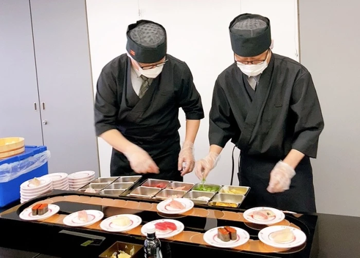 Unik! Resto Sushi Ini Sediakan Conveyor Belt yang Bisa Disewa Untuk Makan Sushi di Rumah