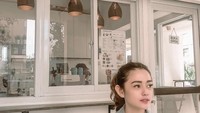 Tak hanya Ifan yang sering kulineran. Citra cukup sering mengunggah foto-foto cantiknya saat sedang bersantai dan menikmati secangkir kopi di kafe. Foto: Instagram @ifanseventeen & @citra_monica