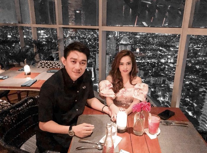 Resmi Menikah, Ini Momen Ifan 'Seventeen' dan Citra Monica saat Makan Malam Romantis
