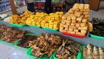 Makan Puas Ayam Goreng Sambal Dadak di Restoran Prasmanan Khas Sunda