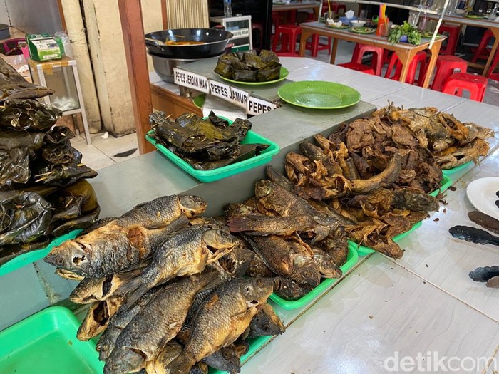 RM Ampera 2 Tak  : Prasmanan Khas Sunda yang Enak dan Murah