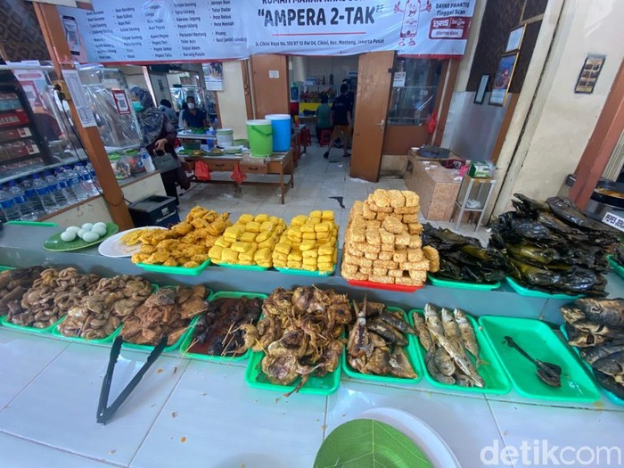 RM Ampera 2 Tak : Prasmanan Khas Sunda yang Enak dan Murah RM Ampera 2 Tak : Prasmanan Khas Sunda yang Enak dan Murah