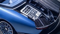CEO Rolls-Royce, Torsten Mueller menyebut Boat Tail adalah mobil yang tak dapat dibeli dengan uang. Berbeda dengan mobil-mobil mewah lainnya, pemilik Boat Tail terlibat dalam setiap proses perakitan mobil. Foto: Rolls-Royce
