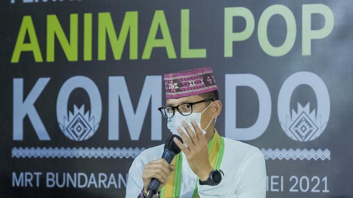 Sandiaga Uno di MRT Bundaran HI