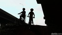 Fasilitas ini dibangun atas inisiatif warga Kelurahan Cipinang Melayu.