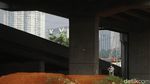 Serunya Anak-anak Jajal Pump Track di Kolong Jembatan Tol Becakayu
