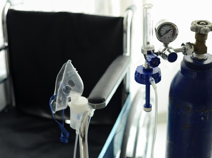tabung oksigen Close-Up Image Of Medical Oxygen Tube And The Wheelchair Behind It.