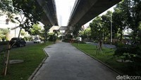 Kolong JLNT Casablanca pun kini terlihat asri, bersih dan rapi.