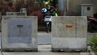 Para pemotor mayoritas ojek online kini mencari tempat lain untuk parkir.