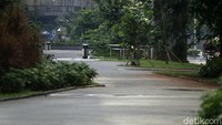Titik selanjutnya ada di putaran balik U-Turn seberang minimarket Circle K, ada 2 buah beton MCB terpasang.