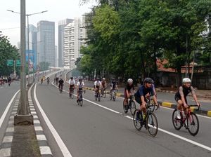 Pesepeda Road Bike Ramaikan Uji Coba di JLNT Kp Melayu-Tanah Abang Pagi Ini