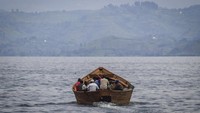 Sedikitnya 15 orang tewas dan puluhan ribu orang mengungsi di tengah kekacauan yang dipicu erupsi gunung api itu di Kongo.    