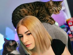 Gamer Cantik di Twitch yang Telanjang di OnlyFans