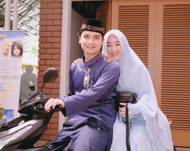 Busana senada berwarna biru juga pernah menjadi andalan mereka. (Foto: Instagram)